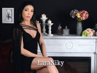 LaraNiky